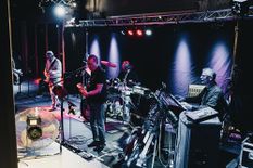 Band „Weiss bescheid?!“ sorgt für Stimmung